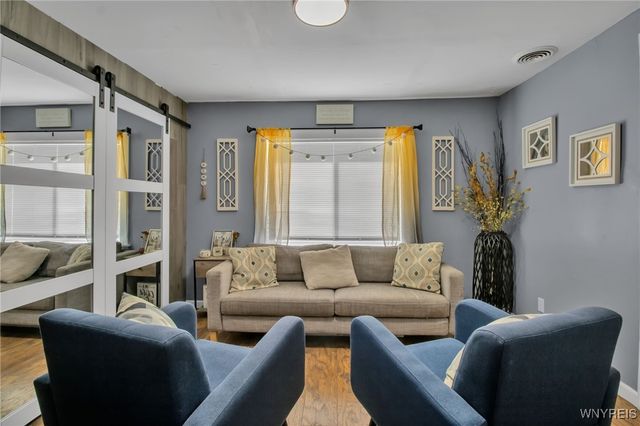 939 Grove Avenue, Niagara Falls, NY 14305