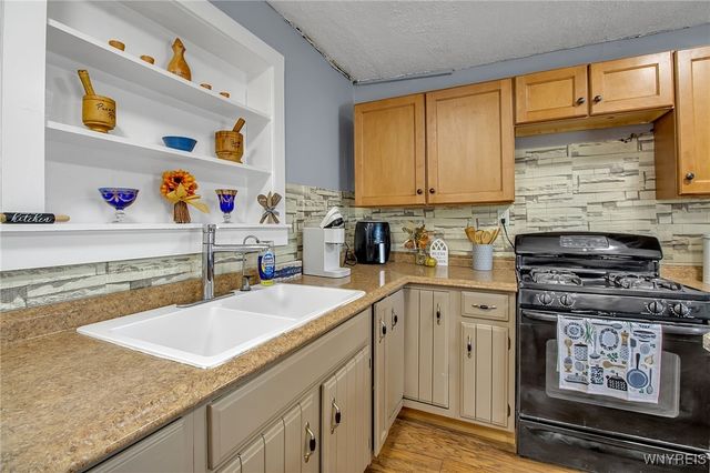 939 Grove Avenue, Niagara Falls, NY 14305