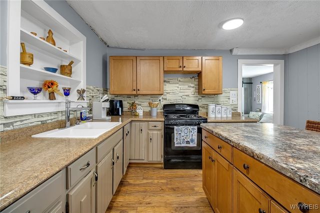 939 Grove Avenue, Niagara Falls, NY 14305