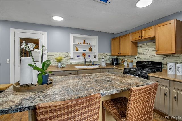 939 Grove Avenue, Niagara Falls, NY 14305