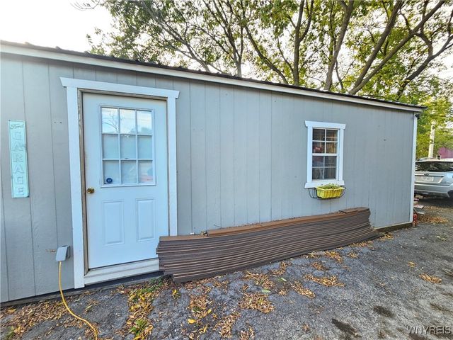 939 Grove Avenue, Niagara Falls, NY 14305