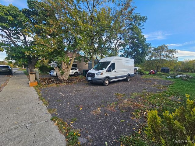 939 Grove Avenue, Niagara Falls, NY 14305