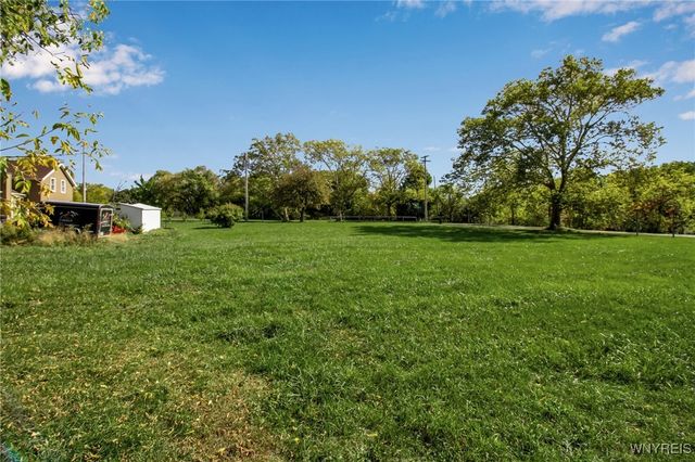 939 Grove Avenue, Niagara Falls, NY 14305