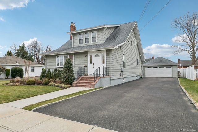 449 S 1st Street, Lindenhurst, NY 11757