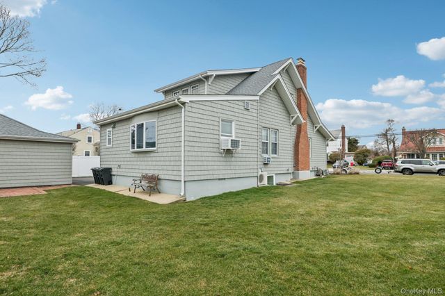 449 S 1st Street, Lindenhurst, NY 11757