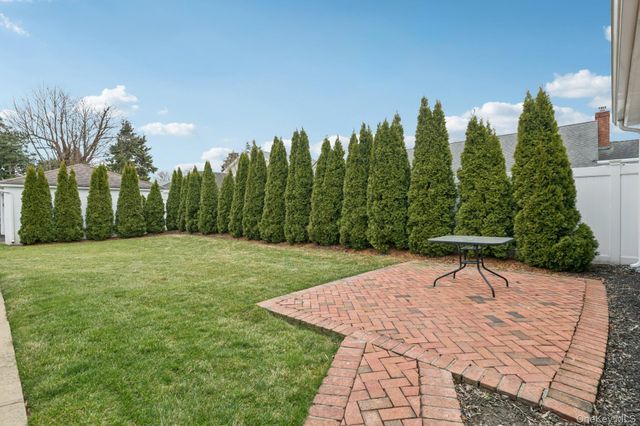 449 S 1st Street, Lindenhurst, NY 11757