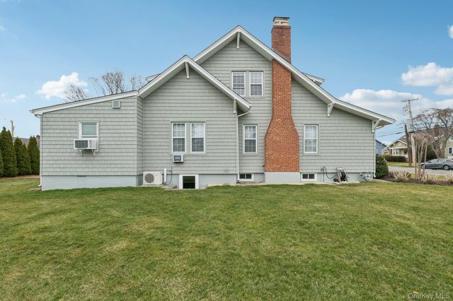 449 S 1st Street, Lindenhurst, NY 11757