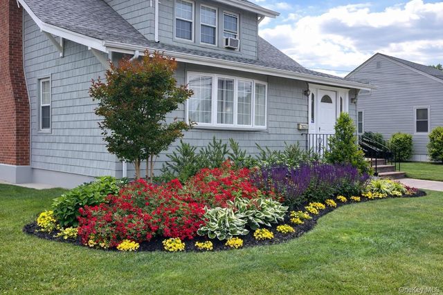 449 S 1st Street, Lindenhurst, NY 11757