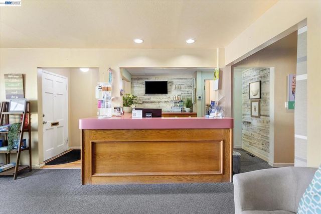 22179 Redwood Rd, Castro Valley, CA 94546