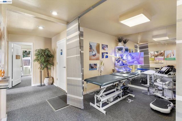 22179 Redwood Rd, Castro Valley, CA 94546