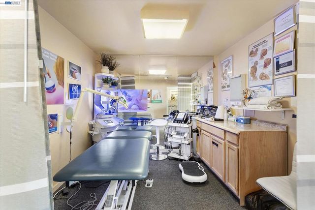 22179 Redwood Rd, Castro Valley, CA 94546