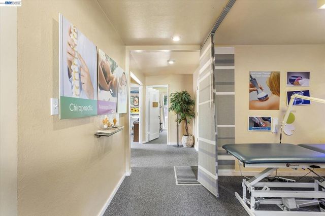 22179 Redwood Rd, Castro Valley, CA 94546