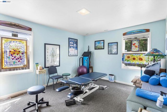 22179 Redwood Rd, Castro Valley, CA 94546