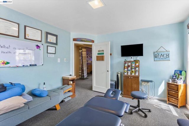 22179 Redwood Rd, Castro Valley, CA 94546