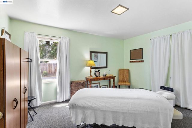 22179 Redwood Rd, Castro Valley, CA 94546