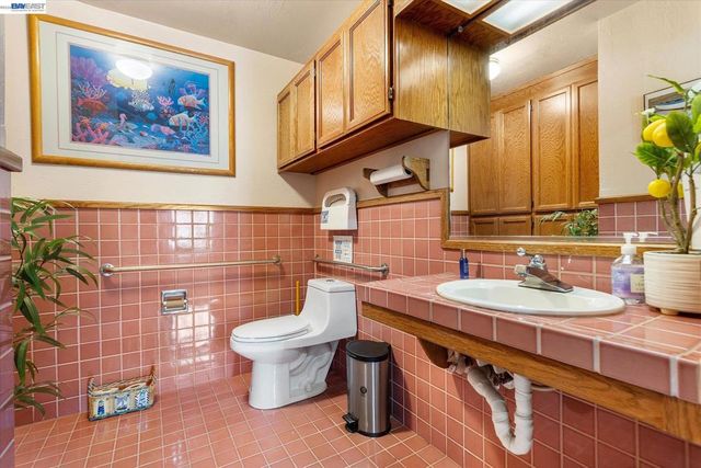 22179 Redwood Rd, Castro Valley, CA 94546