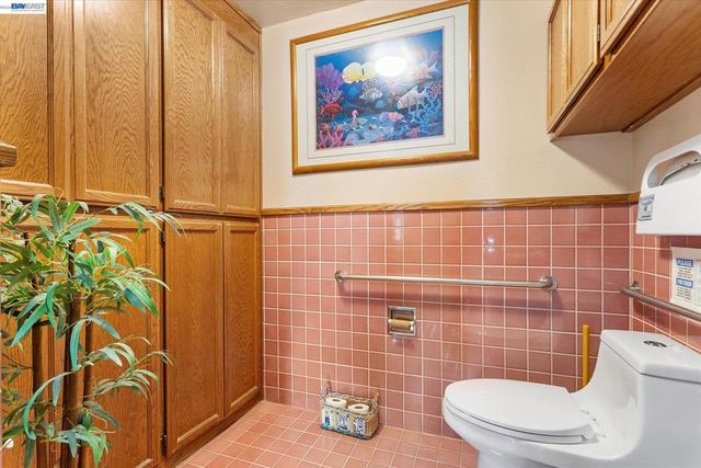 22179 Redwood Rd, Castro Valley, CA 94546