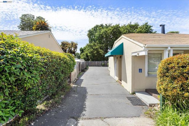 22179 Redwood Rd, Castro Valley, CA 94546