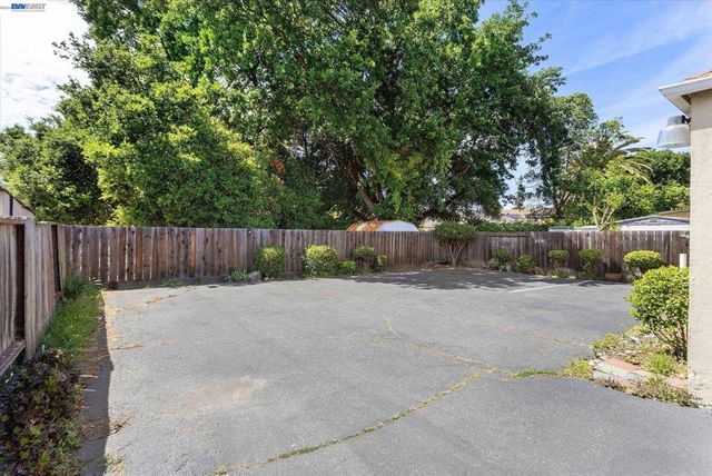22179 Redwood Rd, Castro Valley, CA 94546