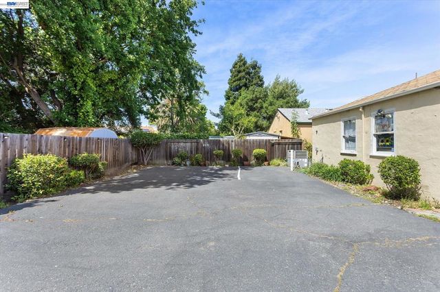 22179 Redwood Rd, Castro Valley, CA 94546