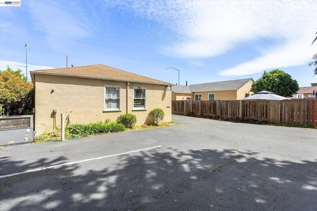 22179 Redwood Rd, Castro Valley, CA 94546