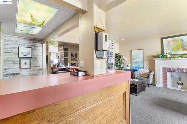 22179 Redwood Rd, Castro Valley, CA 94546