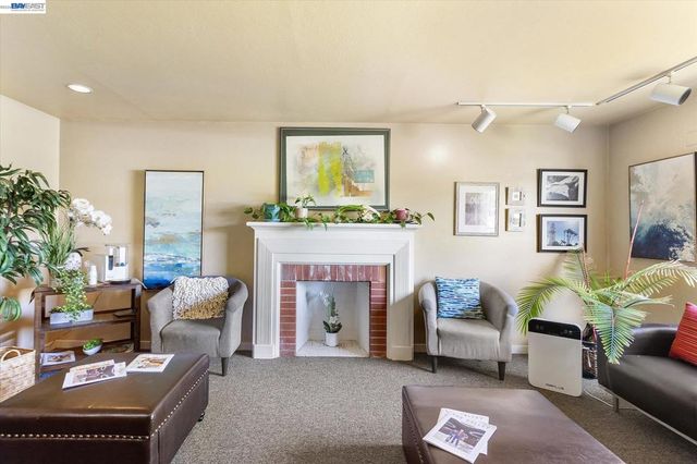 22179 Redwood Rd, Castro Valley, CA 94546