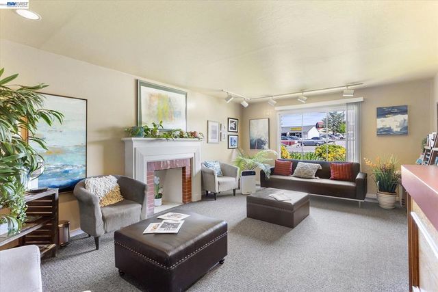22179 Redwood Rd, Castro Valley, CA 94546