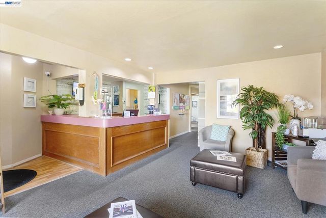 22179 Redwood Rd, Castro Valley, CA 94546