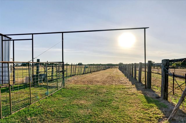 3901 FM 667, Frost, TX 76641