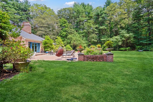 10 Laurel Woods Drive, Upper Brookville, NY 11771