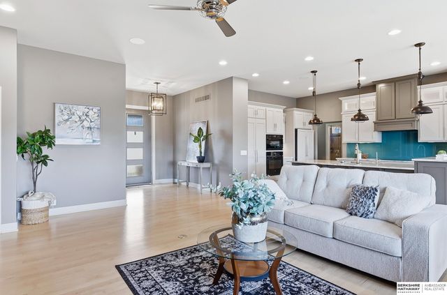 5713 S 239th Street, Elkhorn, NE 68022