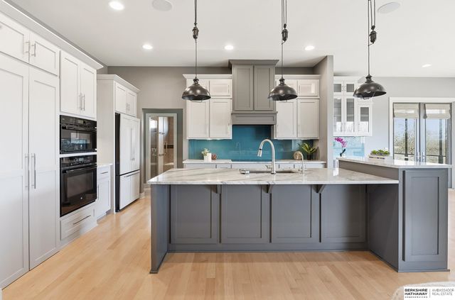 5713 S 239th Street, Elkhorn, NE 68022