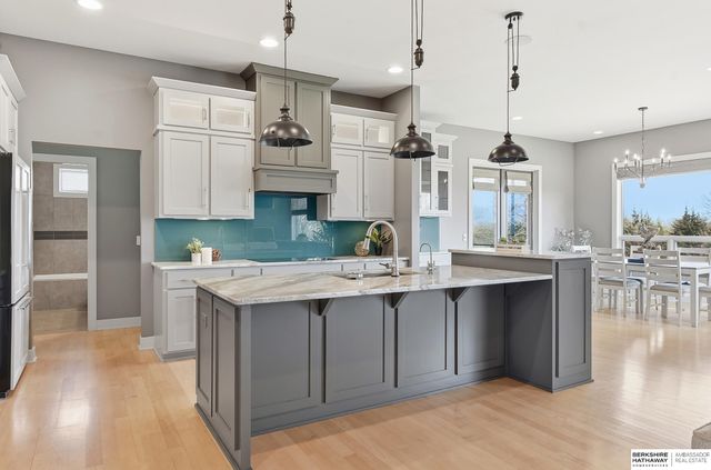 5713 S 239th Street, Elkhorn, NE 68022