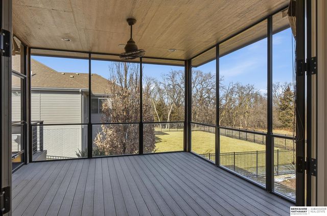 5713 S 239th Street, Elkhorn, NE 68022