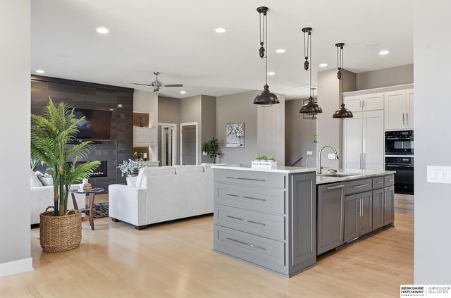 5713 S 239th Street, Elkhorn, NE 68022