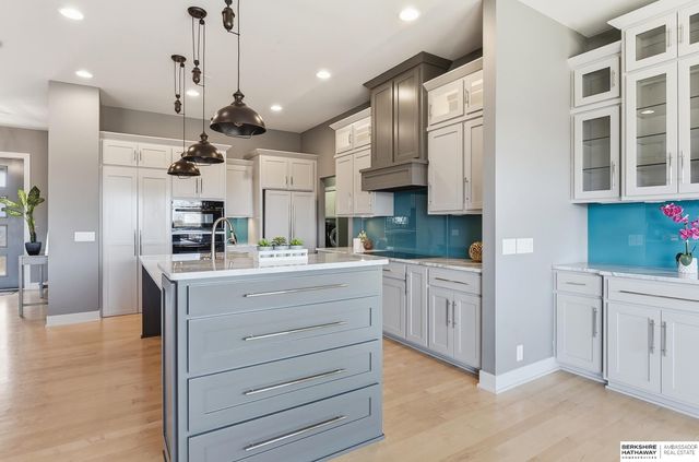 5713 S 239th Street, Elkhorn, NE 68022