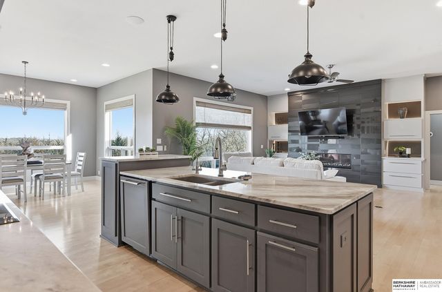 5713 S 239th Street, Elkhorn, NE 68022