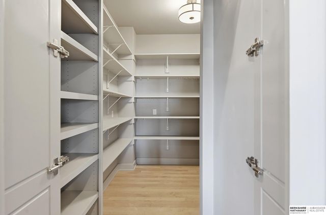 5713 S 239th Street, Elkhorn, NE 68022