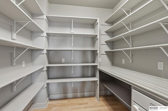 5713 S 239th Street, Elkhorn, NE 68022