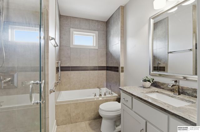 5713 S 239th Street, Elkhorn, NE 68022