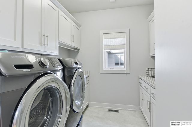 5713 S 239th Street, Elkhorn, NE 68022