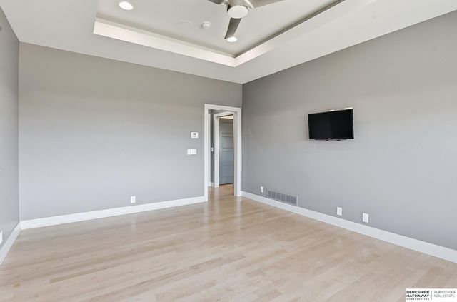 5713 S 239th Street, Elkhorn, NE 68022