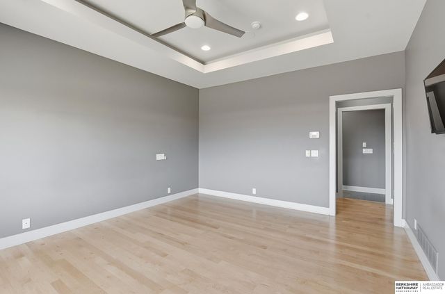 5713 S 239th Street, Elkhorn, NE 68022