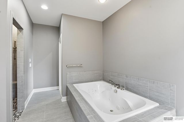 5713 S 239th Street, Elkhorn, NE 68022