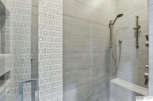 5713 S 239th Street, Elkhorn, NE 68022