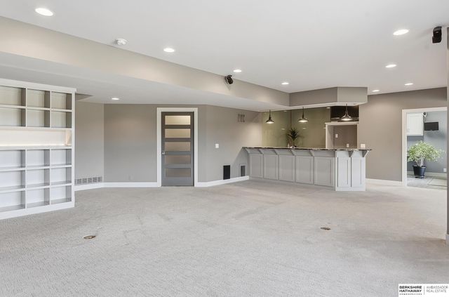 5713 S 239th Street, Elkhorn, NE 68022