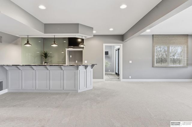 5713 S 239th Street, Elkhorn, NE 68022