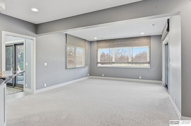 5713 S 239th Street, Elkhorn, NE 68022