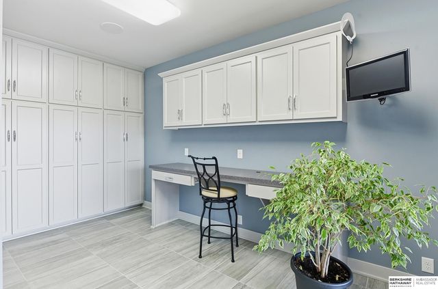 5713 S 239th Street, Elkhorn, NE 68022